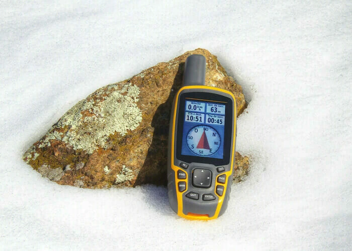 geocaching monitor on a rock in the snow